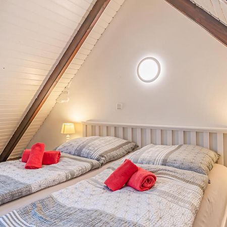 Cozy Apartment In Friedrichskoog With Kitchen Eksteriør billede