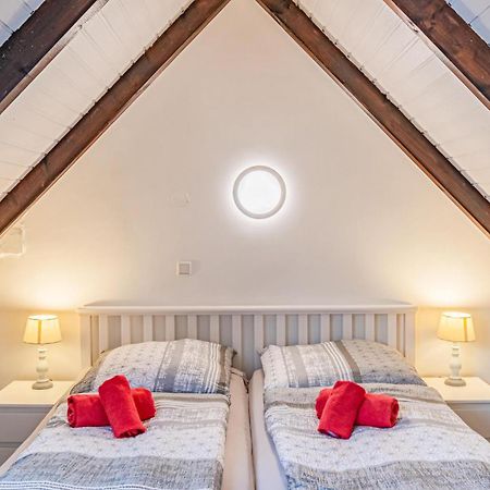Cozy Apartment In Friedrichskoog With Kitchen Eksteriør billede
