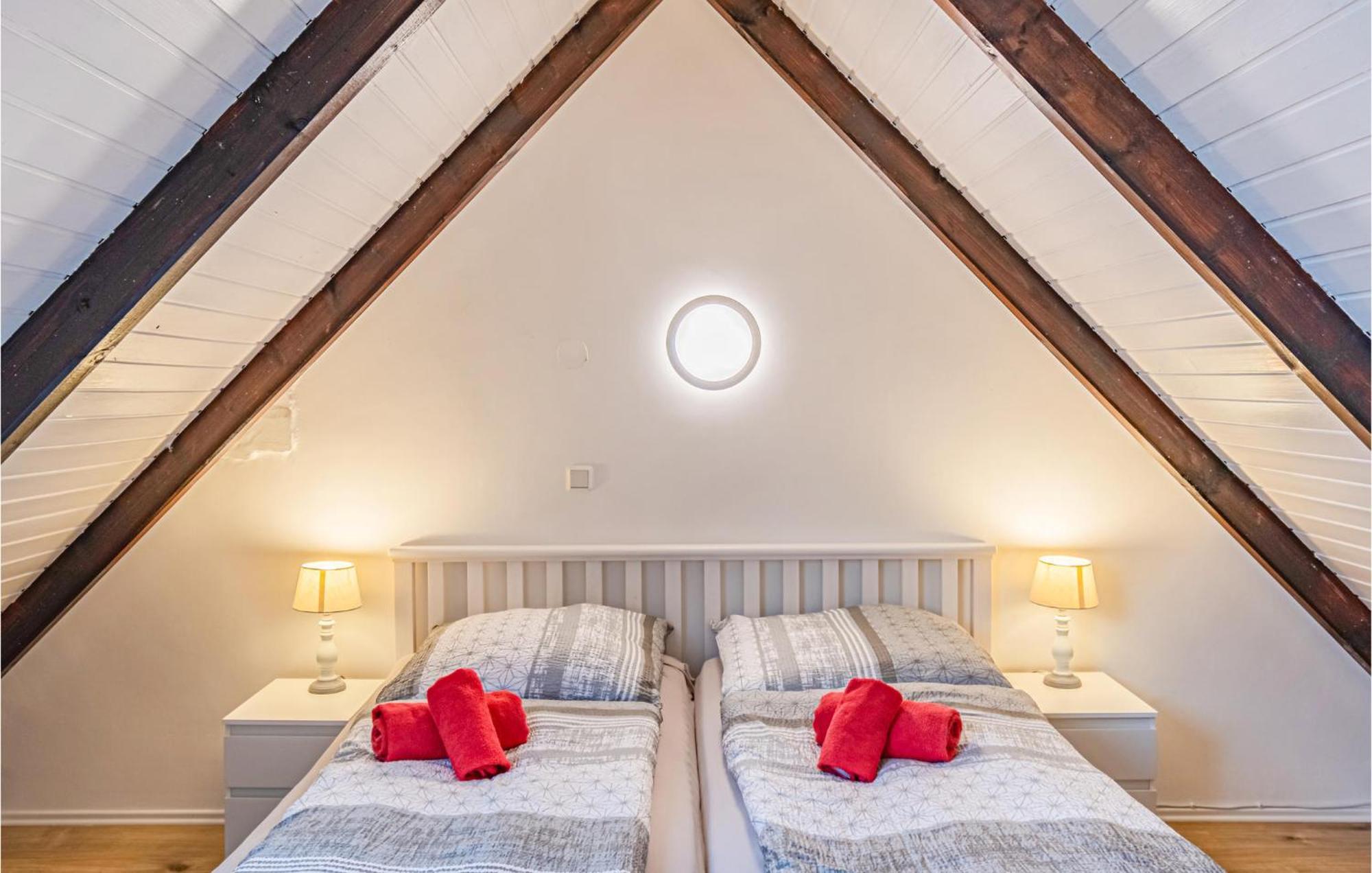 Cozy Apartment In Friedrichskoog With Kitchen Eksteriør billede