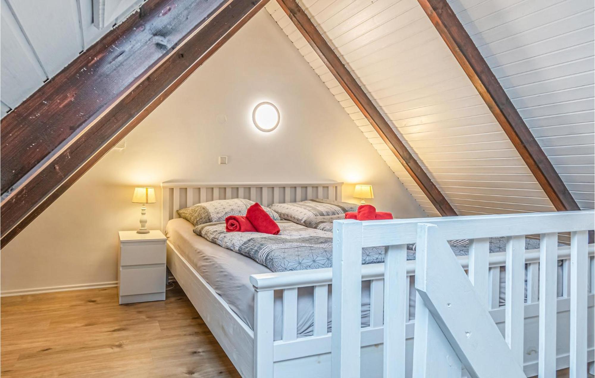 Cozy Apartment In Friedrichskoog With Kitchen Eksteriør billede