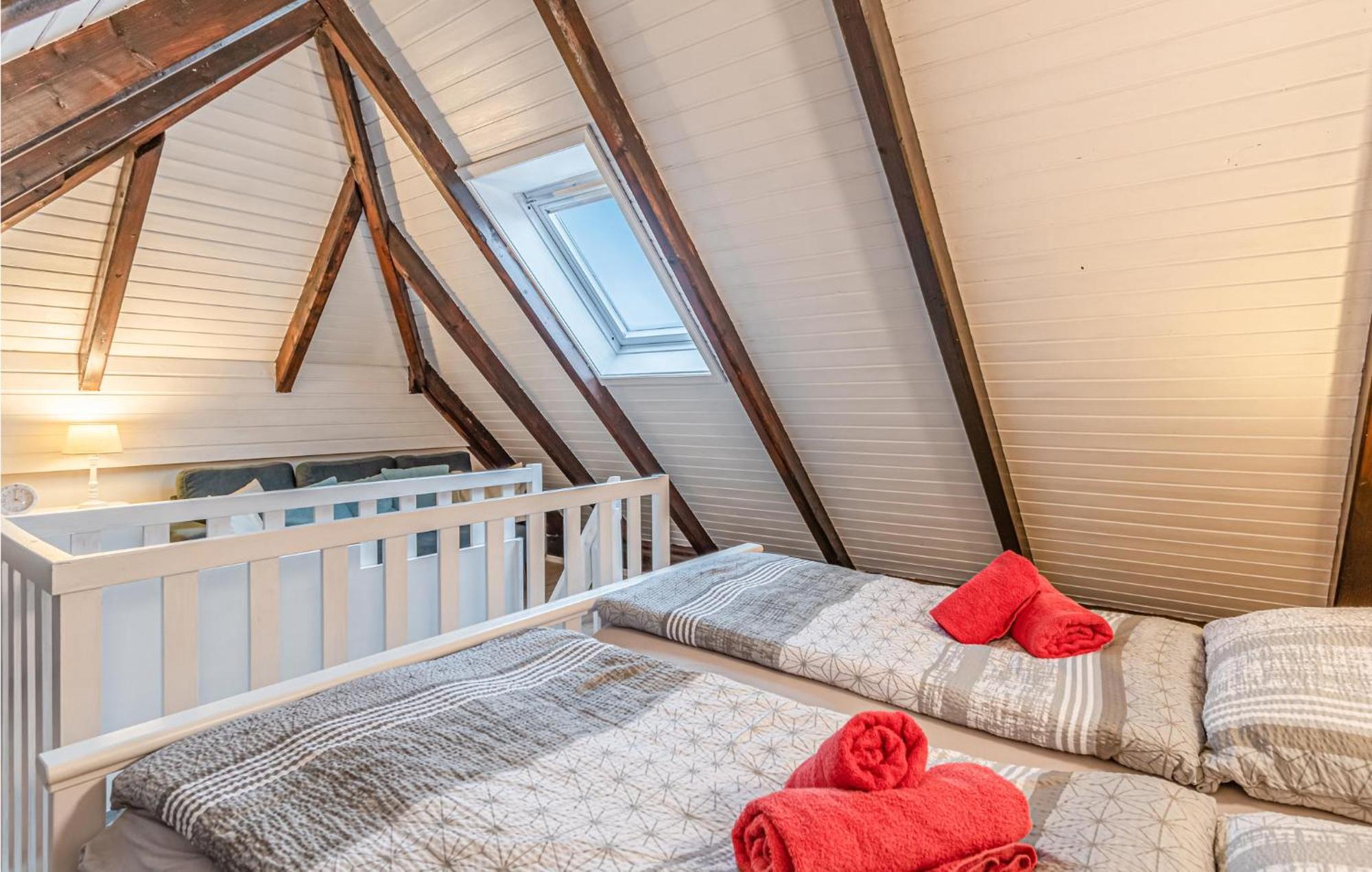Cozy Apartment In Friedrichskoog With Kitchen Eksteriør billede